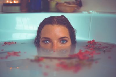 Ak sa budete umývať v studenej vode, budete krásna – pravda, alebo mýtus?